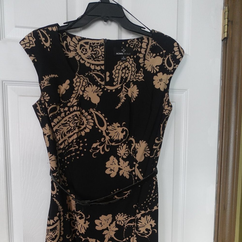 🖤 Ronni Nicole Black & Tan Sleeveless Dress with Belt – Size 6 🤎